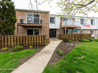 4613 Kings Walk Dr APT 1A, Rolling Meadows, IL 60008