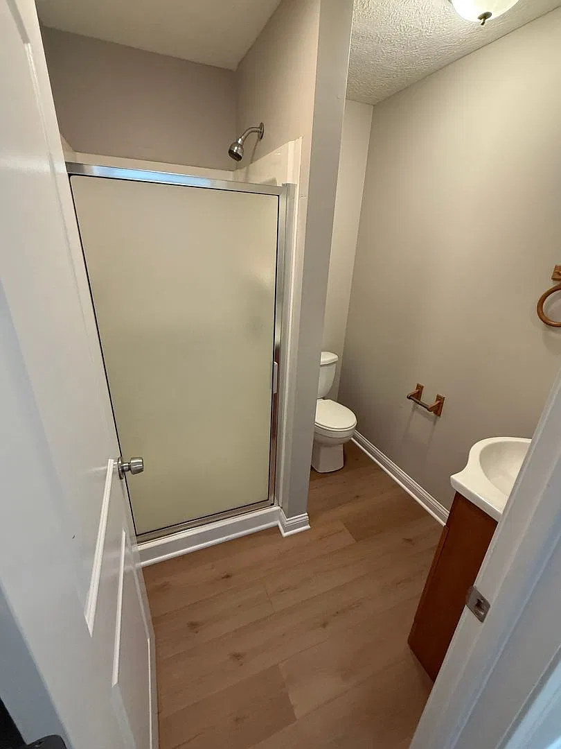 3 Bedroom 2 1/2 Bath Raised Ranch — Photo 3