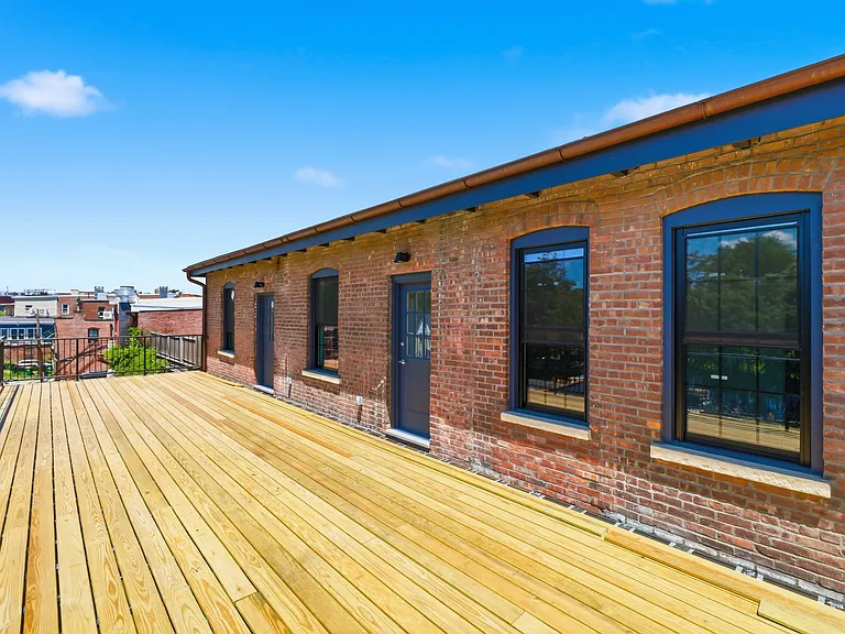 207 Main St #5 — Photo 4