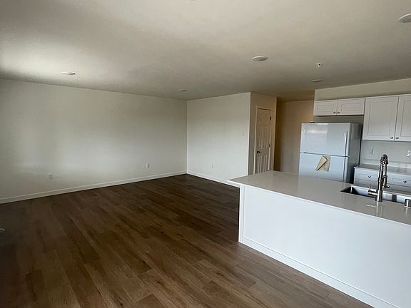 4th image of 4718 Ocean Beach Hwy #301