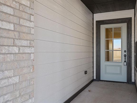 3rd image of 10416 NW 33rd Pl