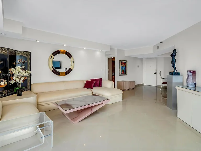 19707 Turnberry Way #22G — Photo 3