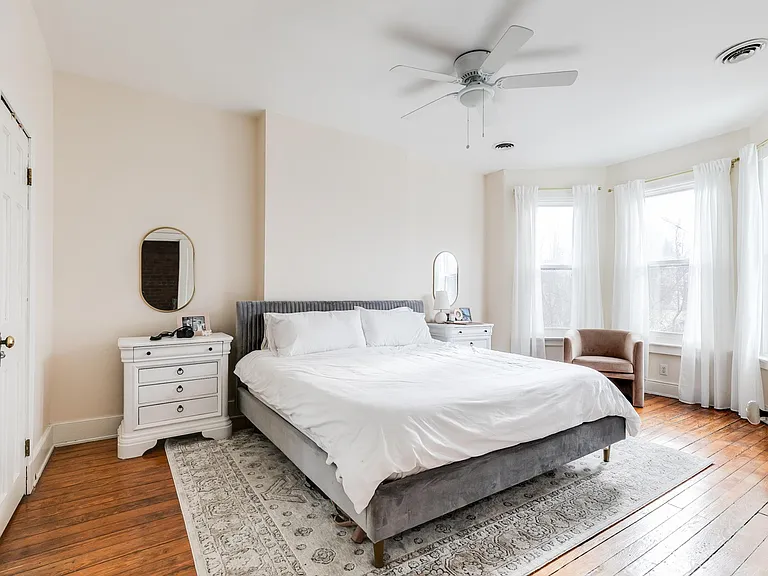 2206 E Marshall St — Photo 15