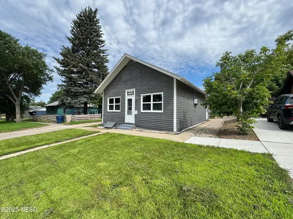 309 4th Ave NE, Watertown, SD 57201