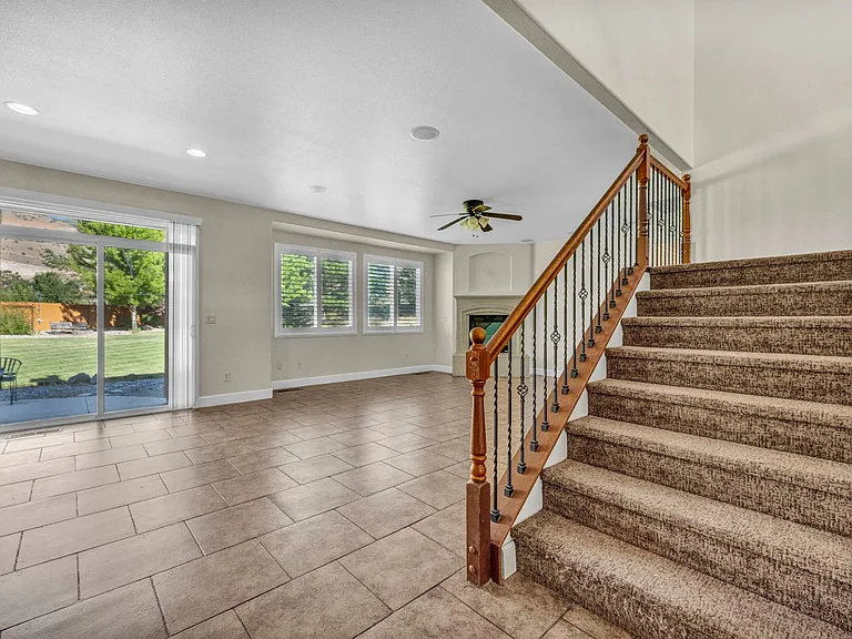 2425 Crooked Canyon Ct — Photo 14