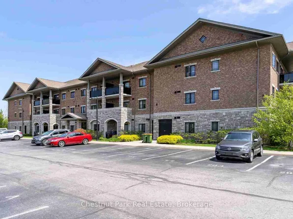 1 Chamberlain Cres #304, Collingwood, ON L9Y 0X7