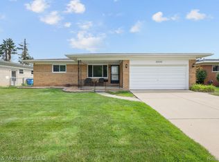 30550 Birch Tree Dr, Warren, MI 48093