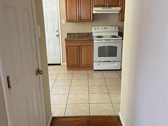 4th image of 20 Elvira Dr