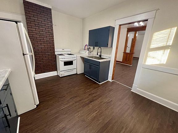 3rd image of 301 Folts St