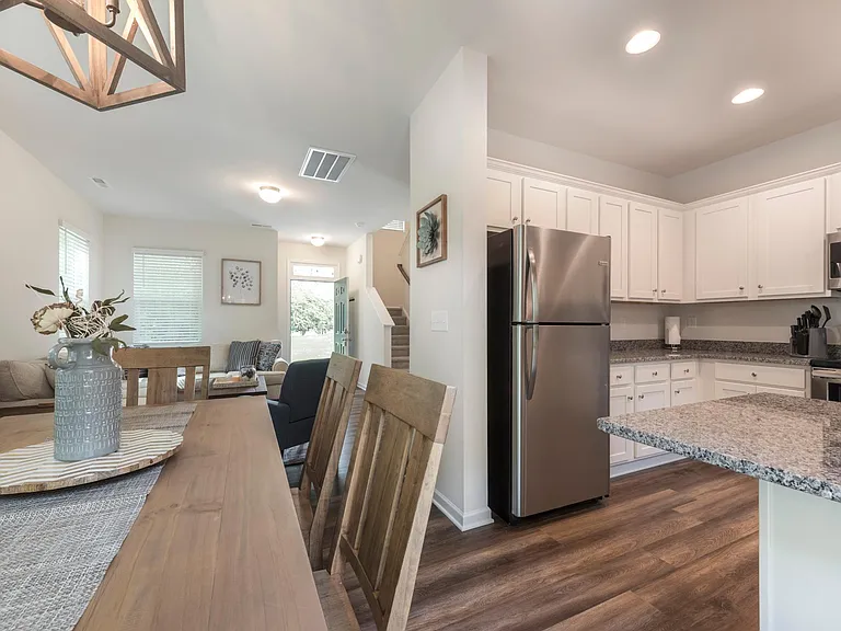 1140 Eastway Dr — Photo 8