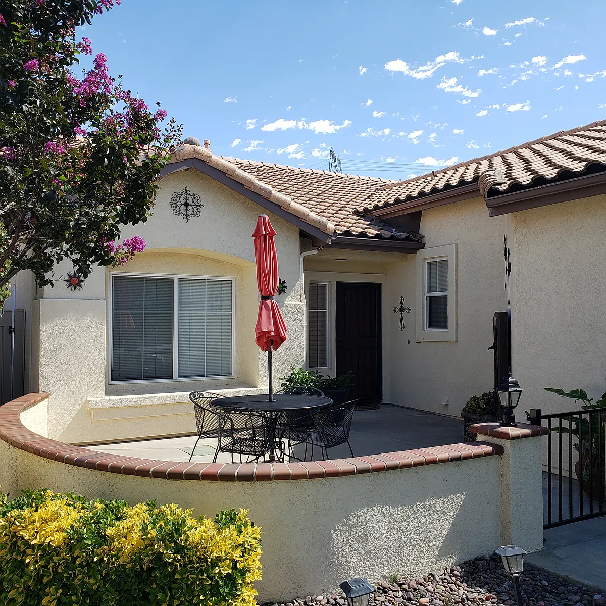 Generous front courtyard with fountain and security screen door. - 4951 Rio Bravo Dr