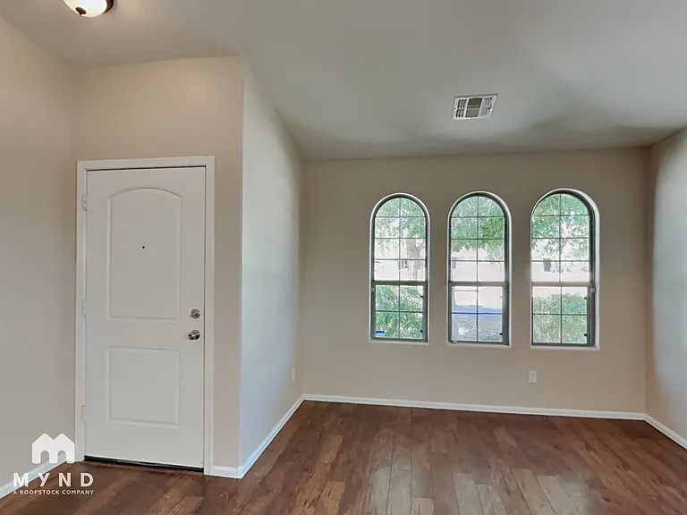 4265 E Bonanza Rd — Photo 2
