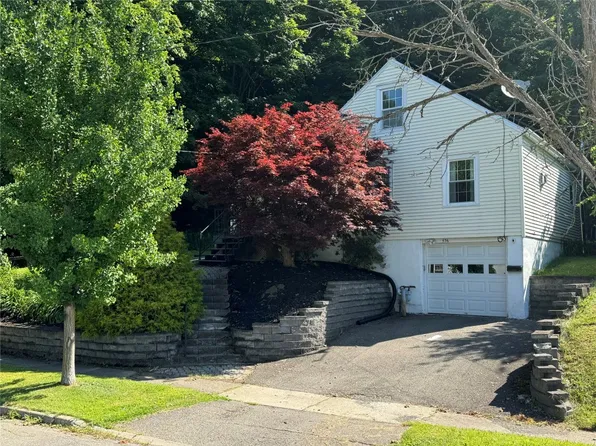 536 Woodford Ave, Endicott, NY 13760