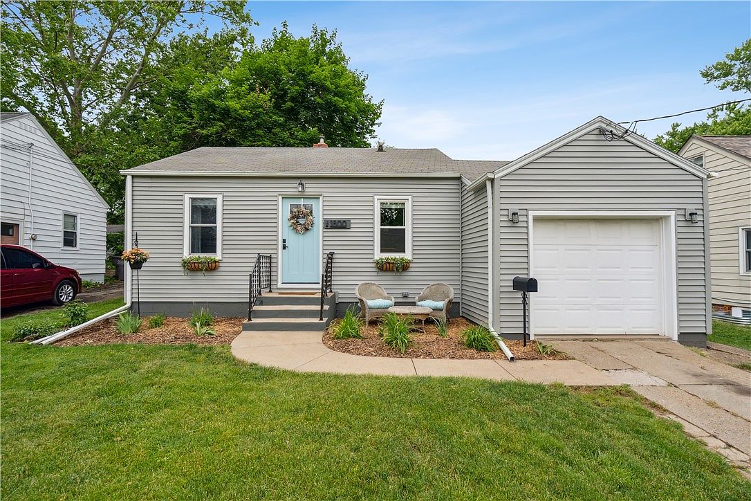 1800 45th St, Des Moines, IA 50310 MLS 696700 Zillow