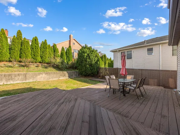 159 Seneca Avenue image 27 of 34