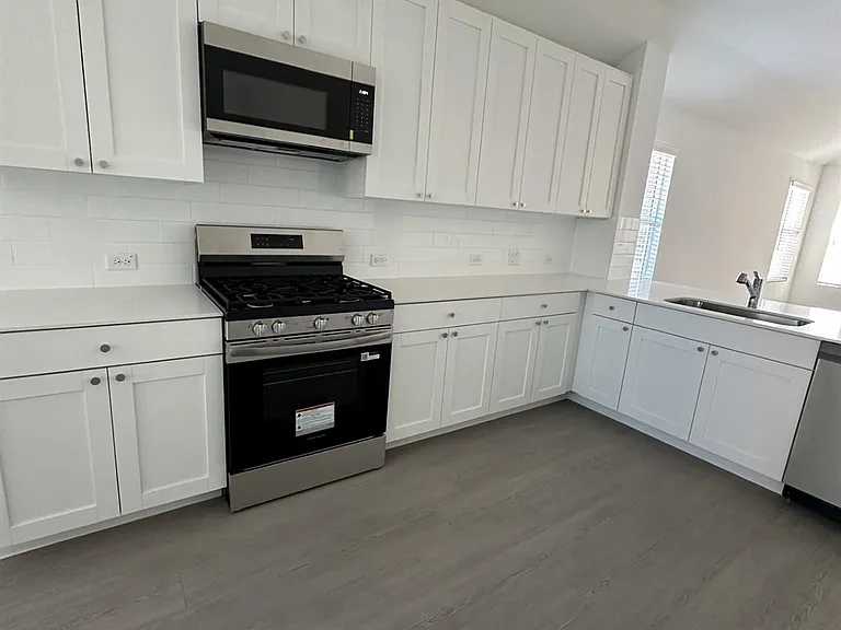 1407 Hermosa Gdns — Photo 3