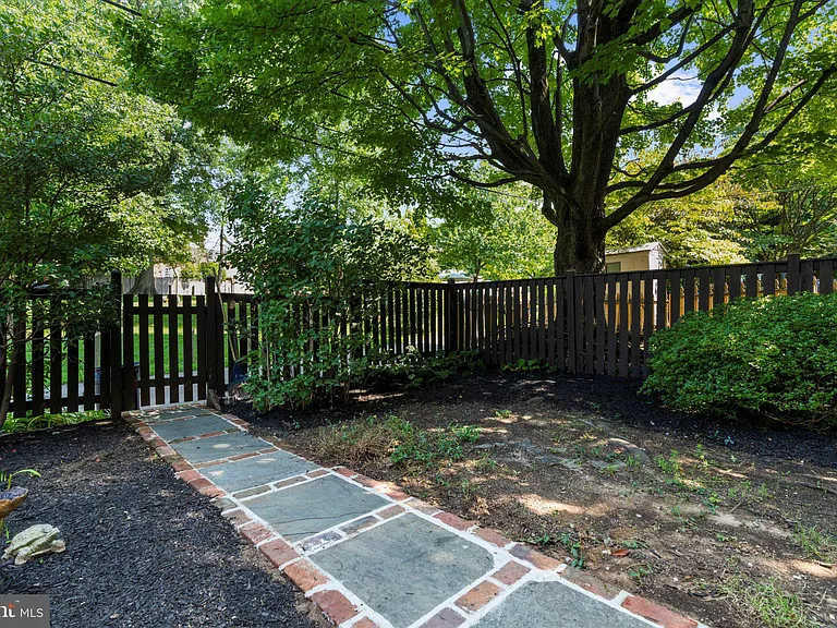 218 Blenheim Rd — Photo 28
