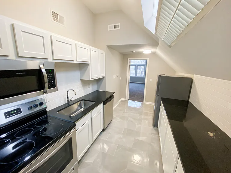 1115 W 49th St — Photo 32