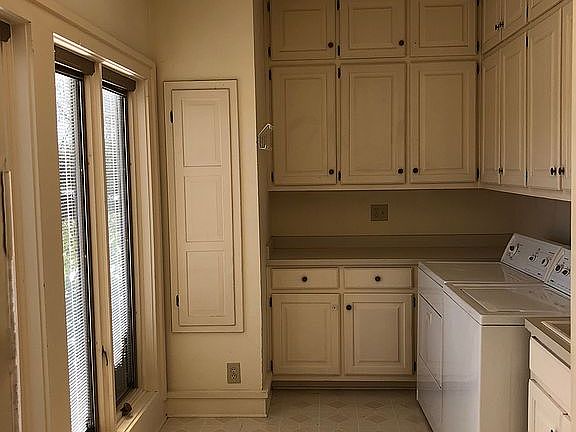 2nd image of 2425 Island Dr