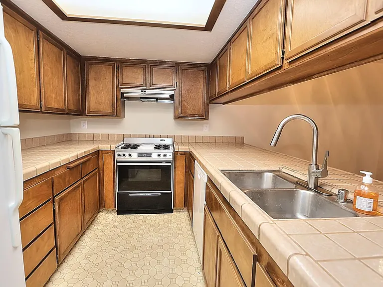 1460 Hickory St — Photo 11