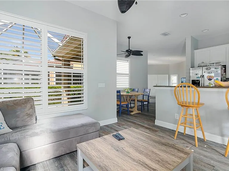 9139 Spring Mountain Way — Photo 11