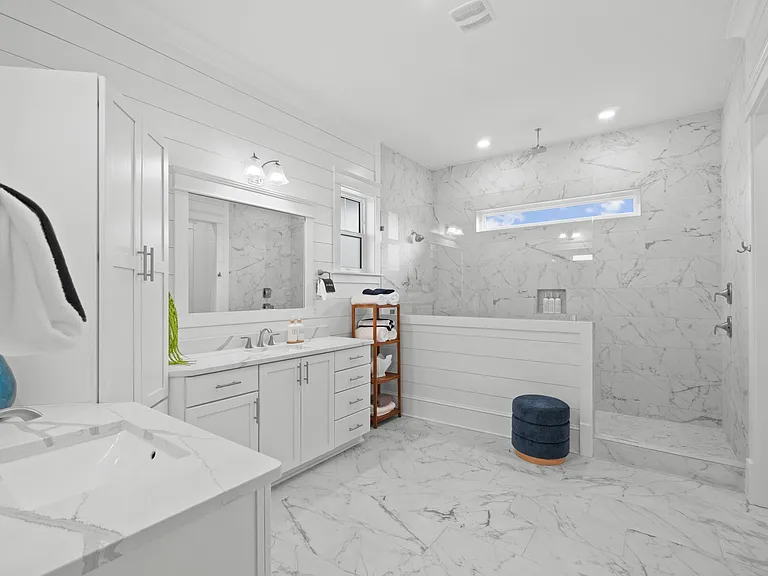 49 Seaboard Ln — Photo 25
