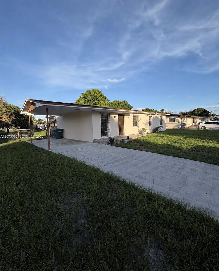 Miami Gardens Manor Sec 5 — Photo 2
