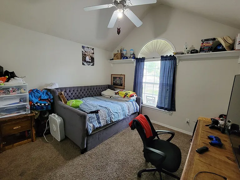 3707 Essen Loop — Photo 7