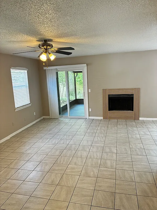 3 bed, 2.5 bath, 1404 sqft, $1,900 — Photo 4