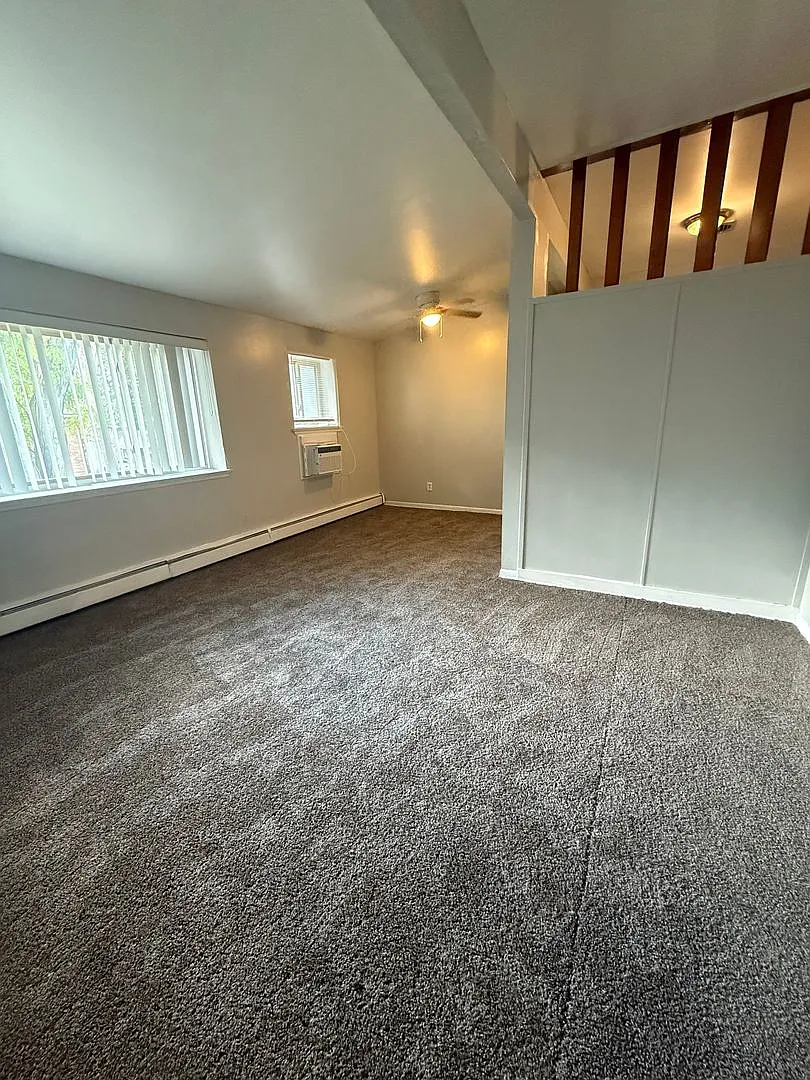 Two bedroom condo in Detroit — Photo 2