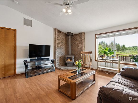 5th image of 6206 Hickory Court SE