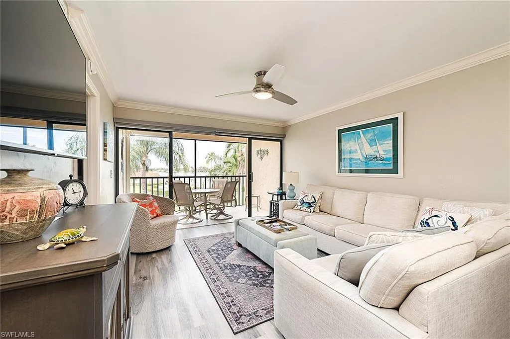 2 bed, 2.0 bath, 990 sqft, $5,600 — Photo 1