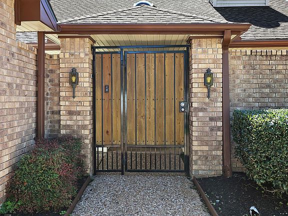 2nd image of 1710 Barleton Way