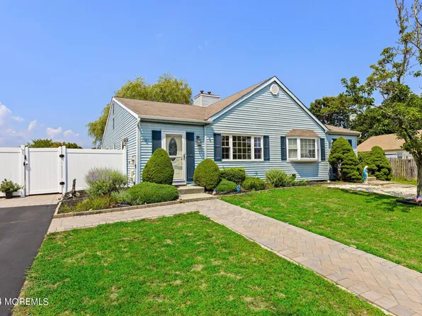 2101 Lamplighter Drive, Toms River, NJ 08753