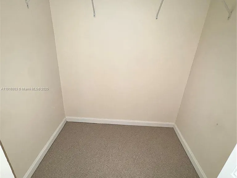 19501 W Country Club Dr #Penthouse 06 — Photo 10