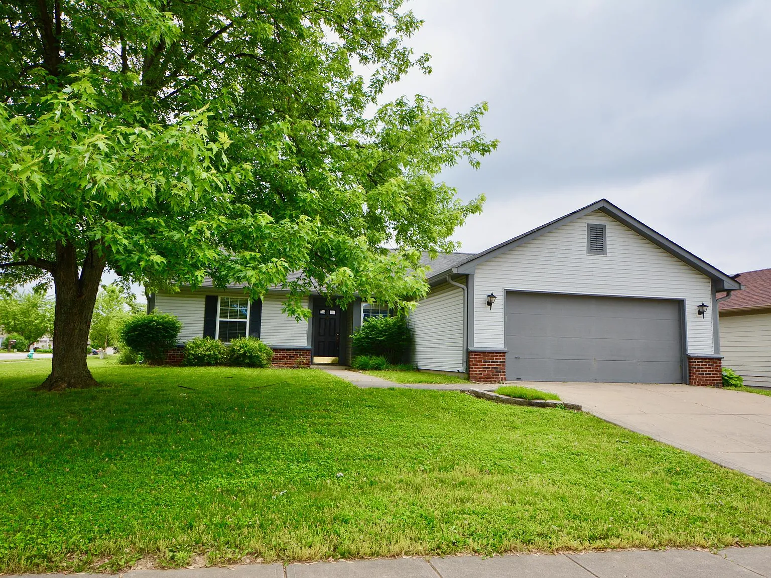 3 bed, 1394 sqft, $2,000 — Photo 2