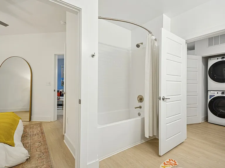 Link Apartments Calyx — Photo 11