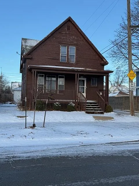 1374 Deane BOULEVARD photo 1