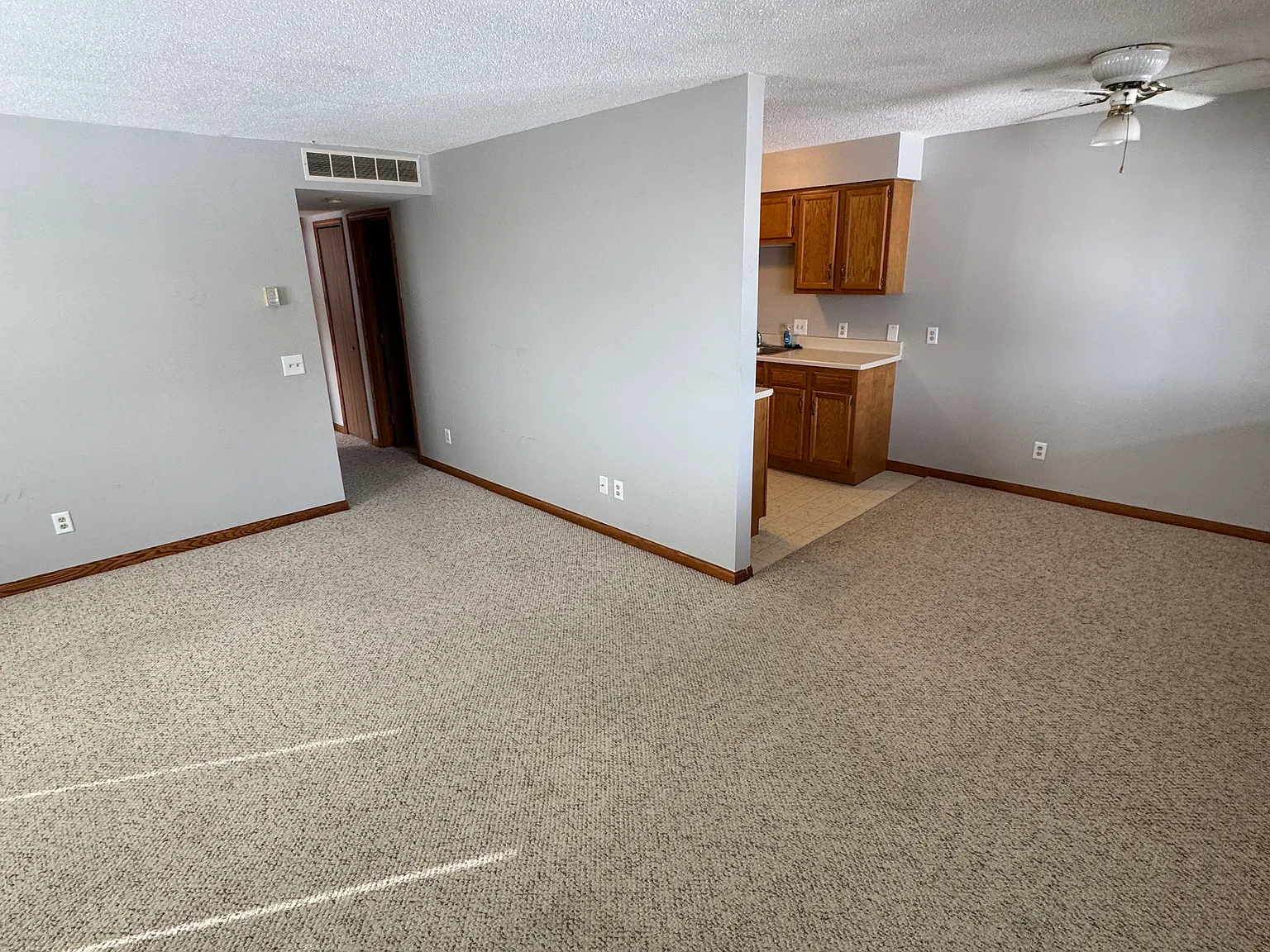 1687 S Riverside Ave — Photo 3