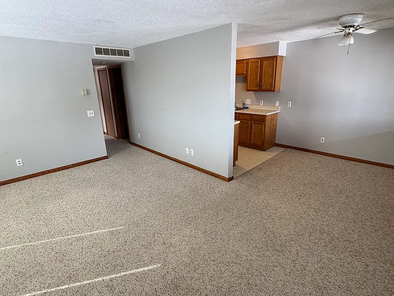 1687 S Riverside Ave #16 — Photo 3