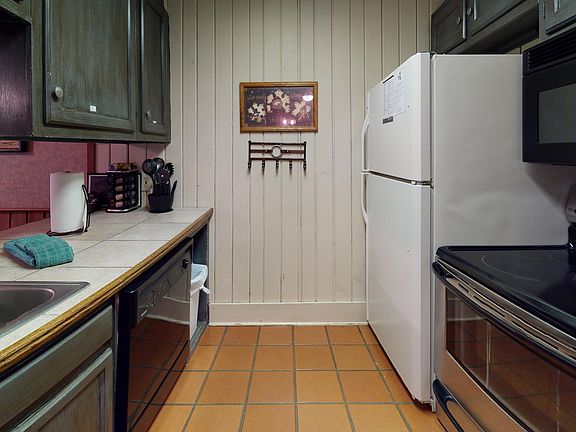 4th image of 36 Shamrock Cir