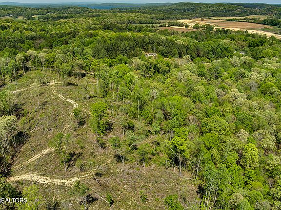 5th image of 549 Oak Grove Rd