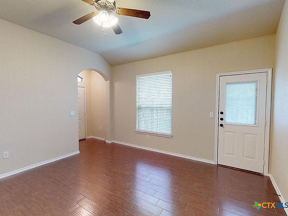 3rd image of 657 Creekside Cir