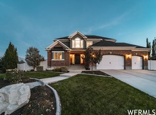 3295 W Copper Point Ct, South Jordan, UT 84095