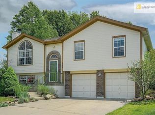 622 SE Fox Run Ct, Blue Springs, MO 64014