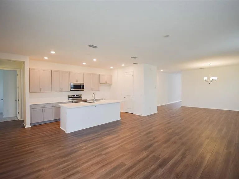 2370 Lancashire St — Photo 14