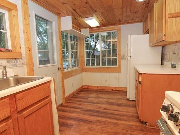 5th image of 15493 Percival Dr