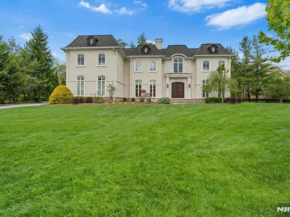 1 Sandstone Rdg, Upper Saddle River, NJ 07458