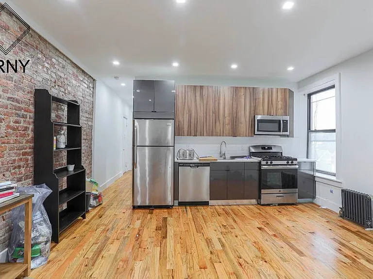 11 Maple St #A3 — Photo 1