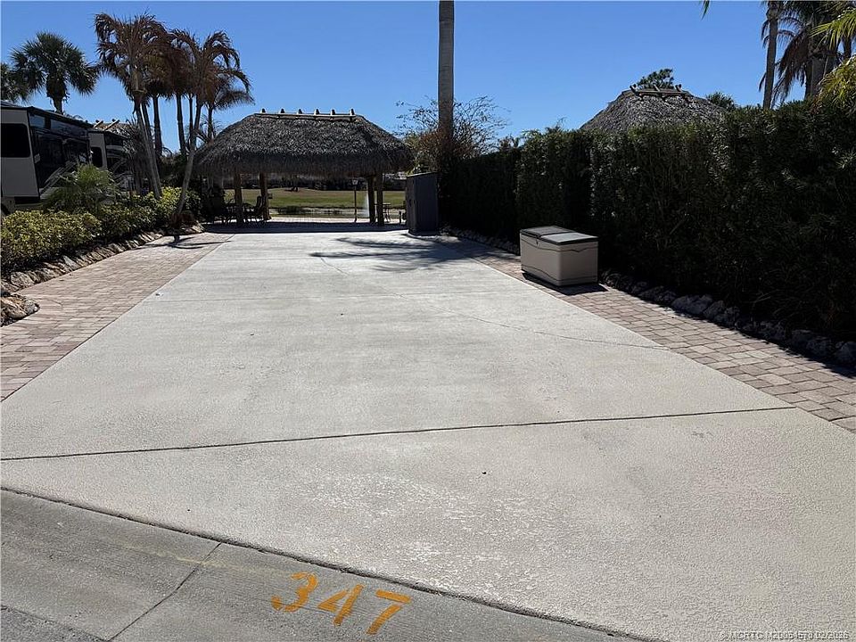 1st image of 347 NW Boundary Dr